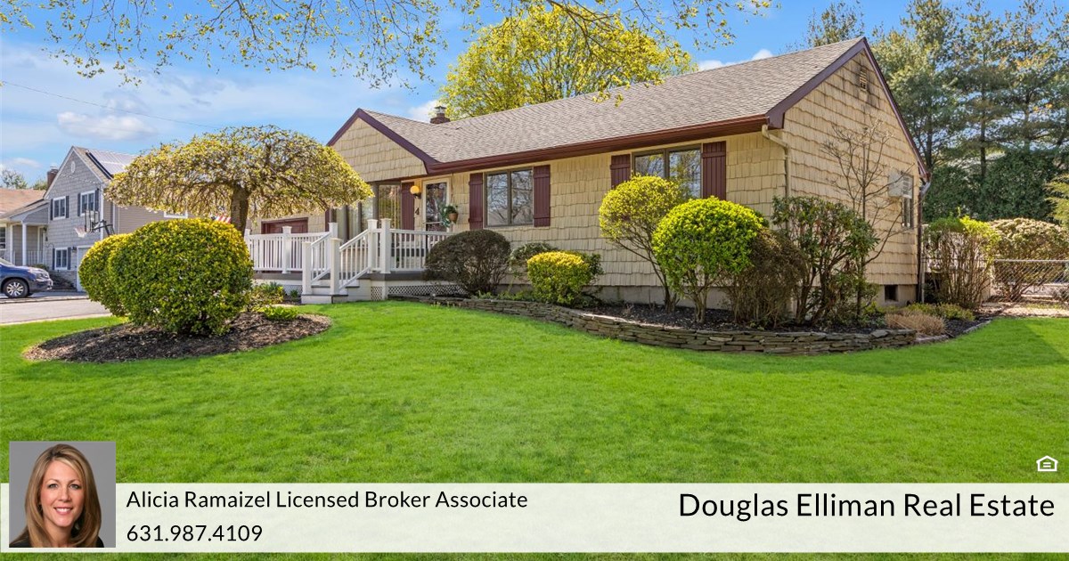 4 Wallingford Dr, Melville, NY 11747