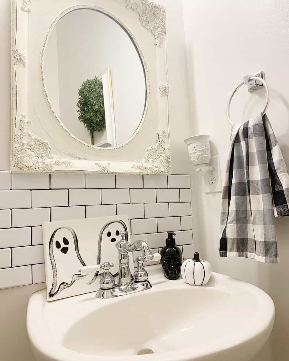 20 Of The Best Halloween Bathroom Décor Ideas homedude