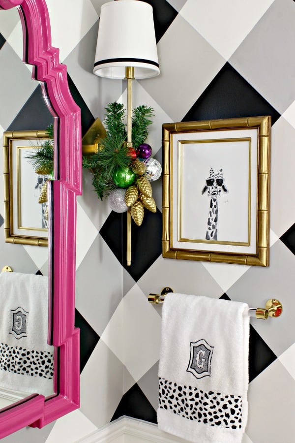 21 Of The Best Christmas Bathroom Décor Ideas homedude