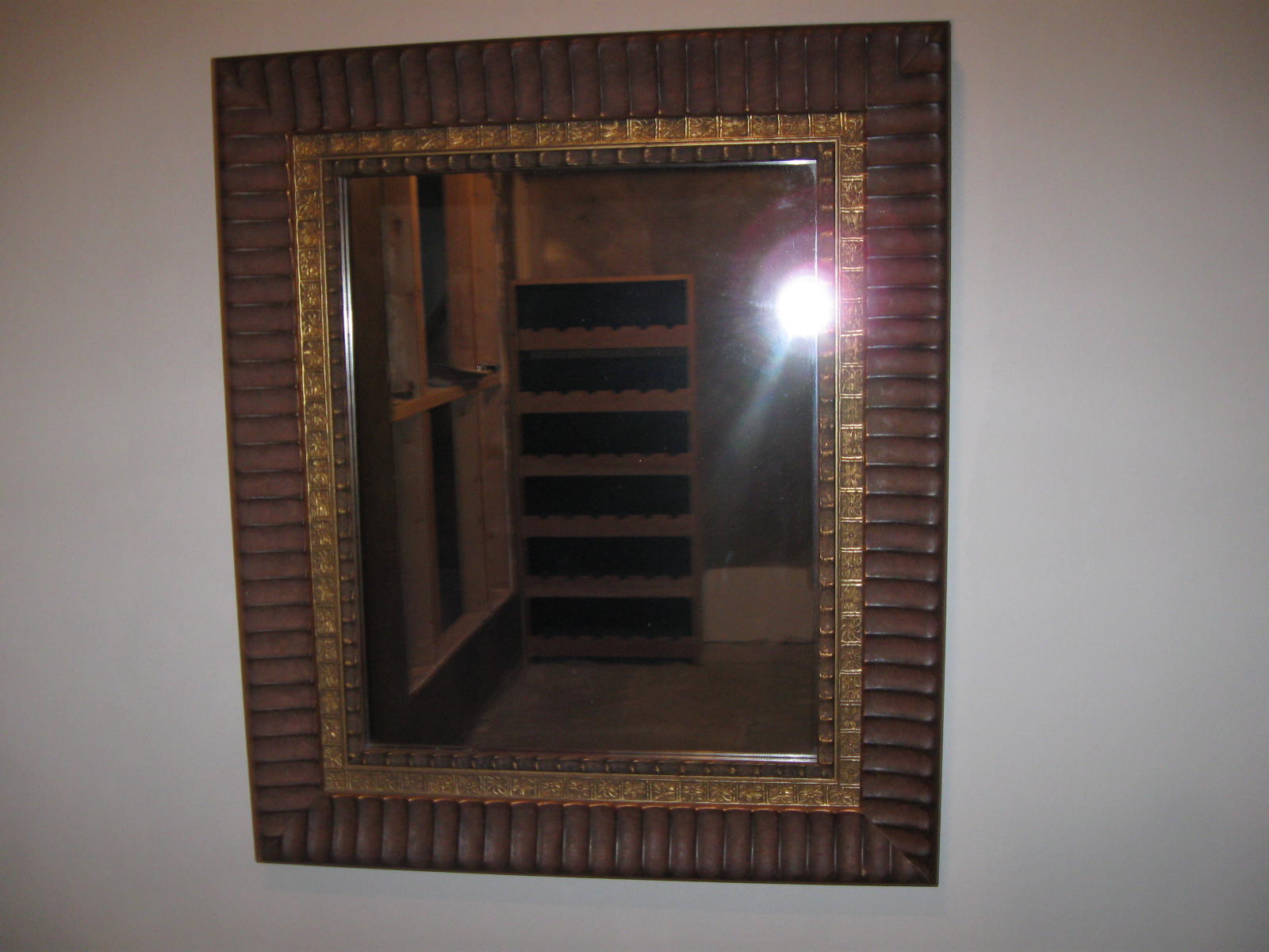 HowTo Hanging a Mirror Without a Stud