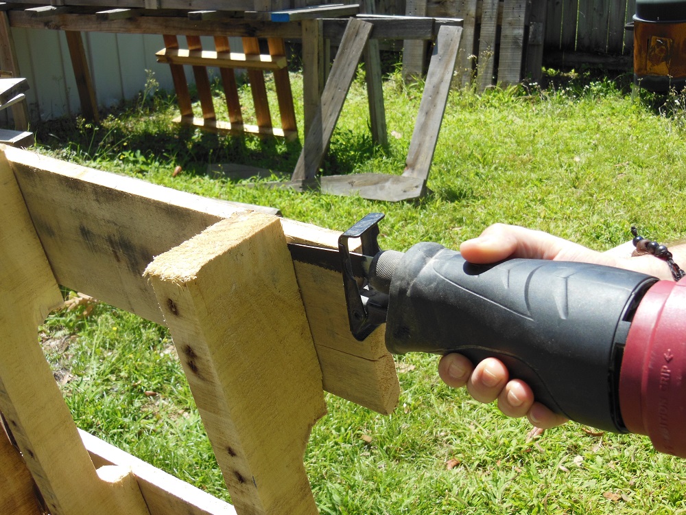 Pallet Dismantle Recipcrocating Saw Cut Nails 31 Unique and Different