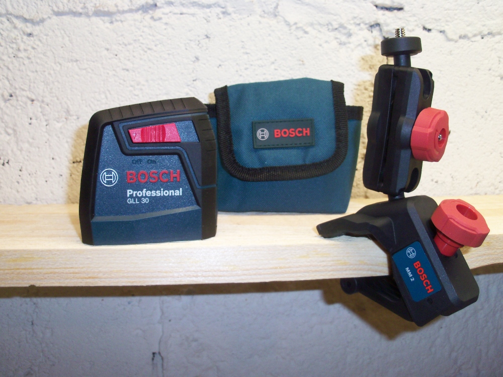 Bosch GLL 30 S Self-Leveling Cross-Line Laser Kit is Picture Perfect