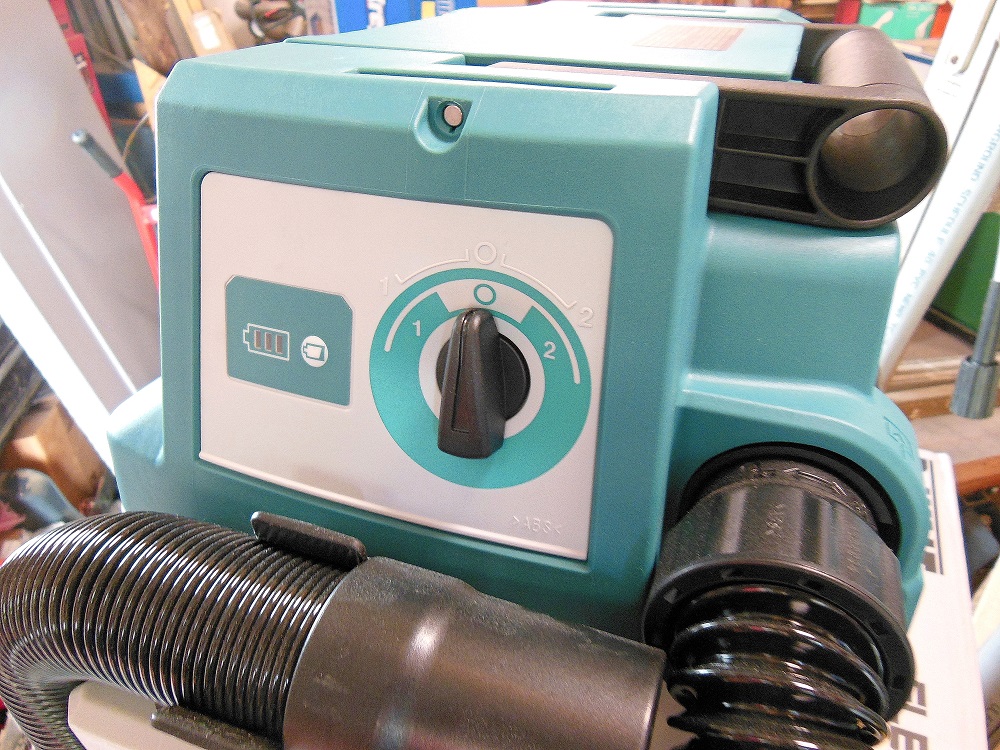 Makita XCV11 Cordless 18V LXT Wet/Dry Vacuum 2 Gallon Dust Sucker