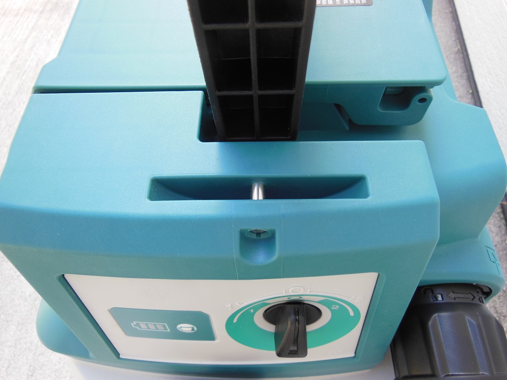 Makita XCV11 Cordless 18V LXT Wet/Dry Vacuum 2 Gallon Dust Sucker