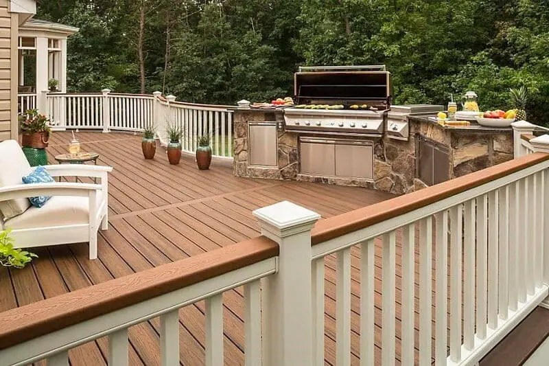 Deck Railing Cost Compared Wood, Metal & Vinyl Prices