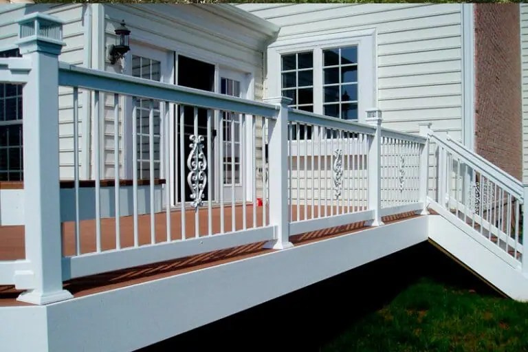 Deck Railing Cost Compared Wood, Metal & Vinyl Prices