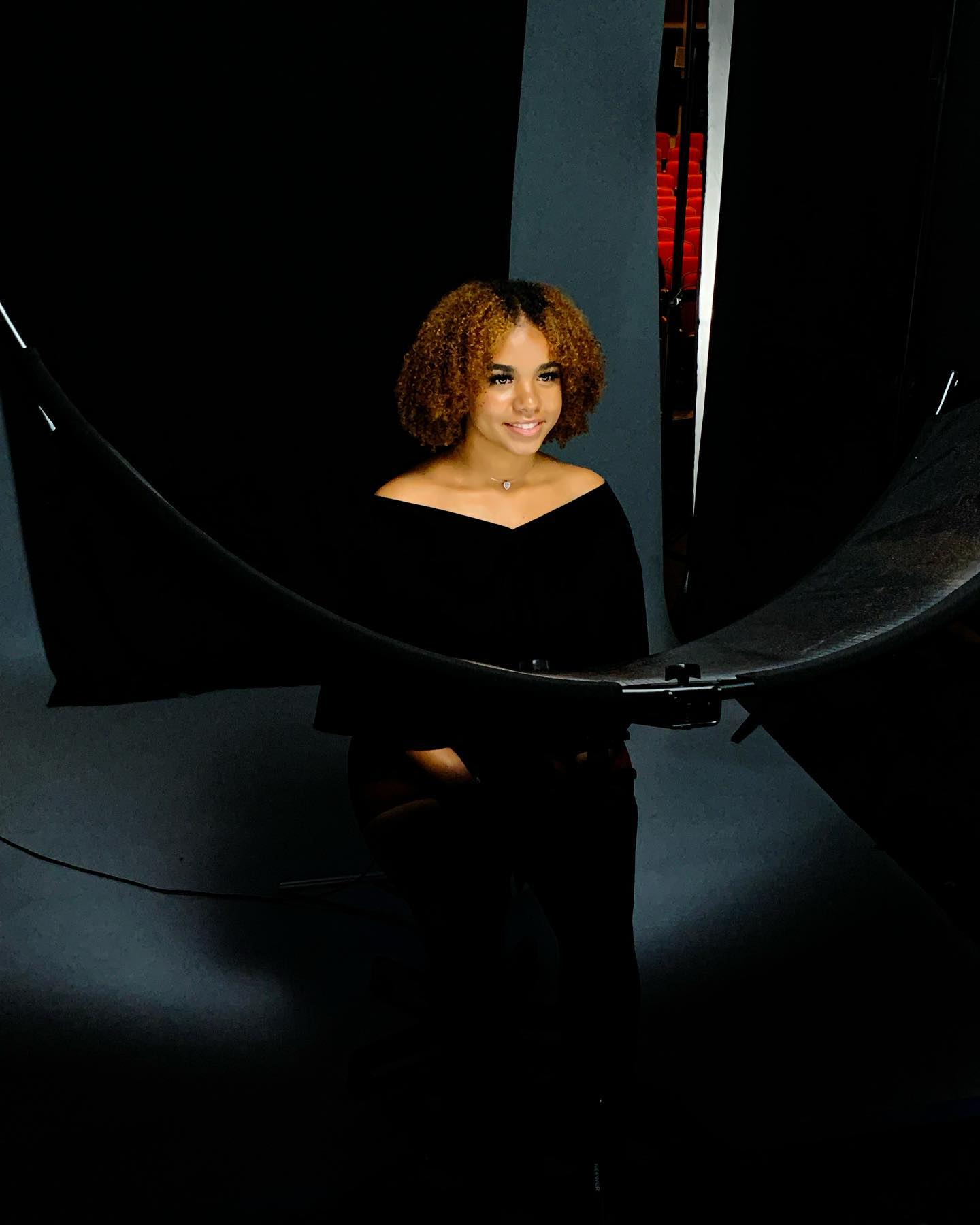 Danae Davis: Age, Family And Career Highlights! - Homeglowery