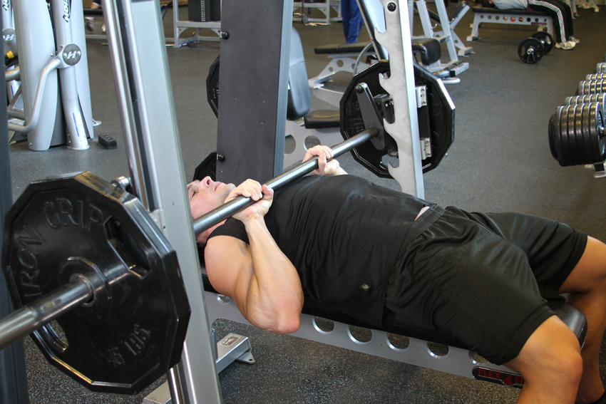 Barbell vs Smith Machine Bench Press The Pro's & Con's of Each