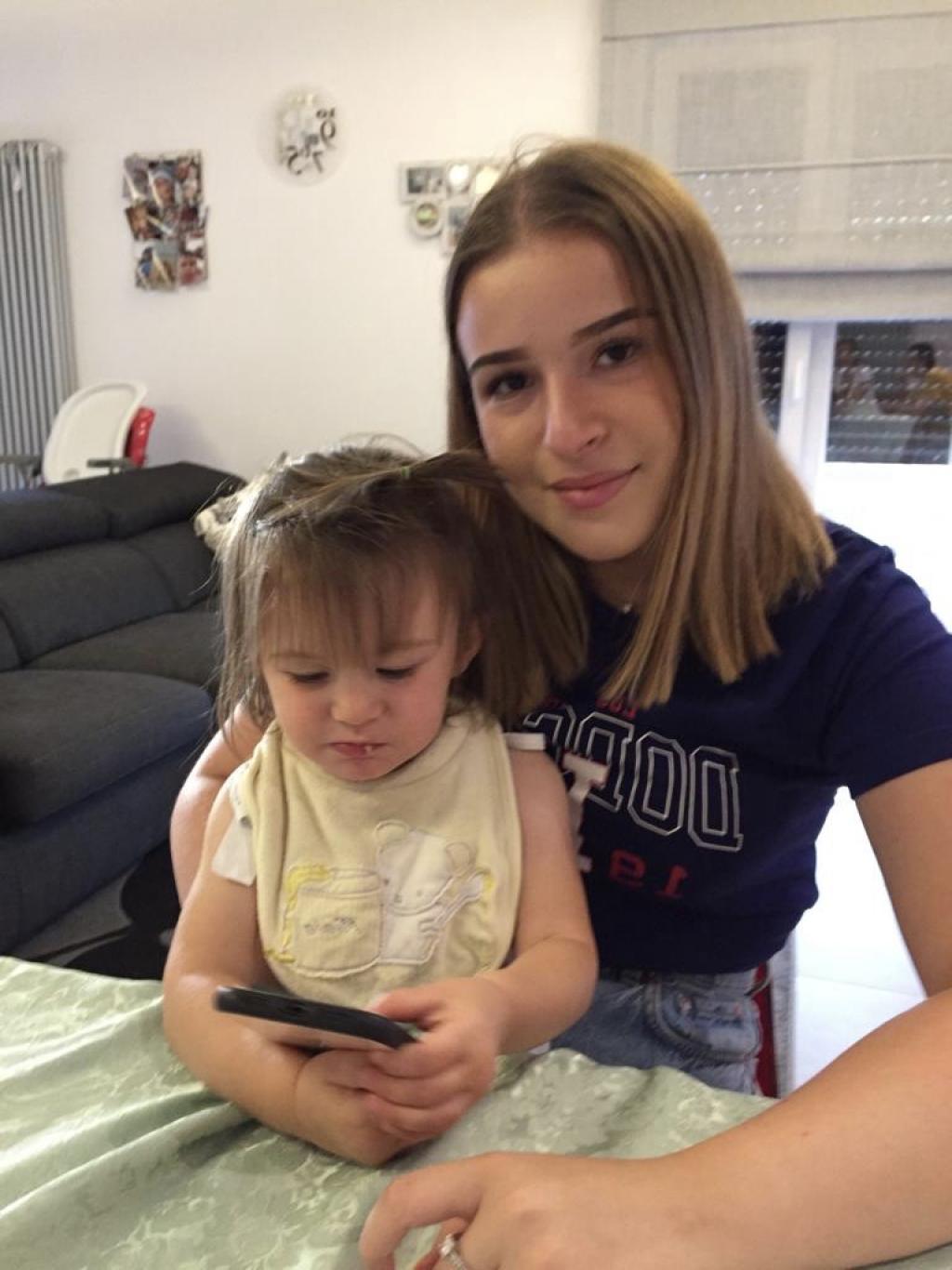 babysitter Nounou Luxembourg nanny, babysitter, cleaning