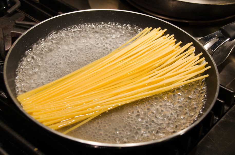 Cooking Experts Not Boiling Your Pasta In A Large Pot