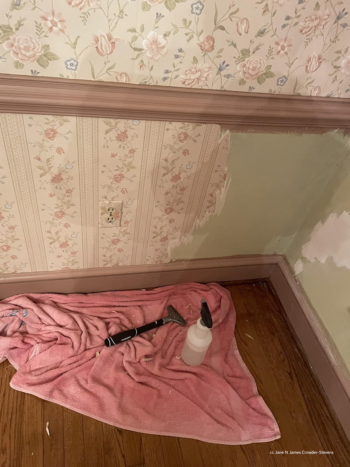 Effortless Ways to Remove Old Wallpaper from Your Walls