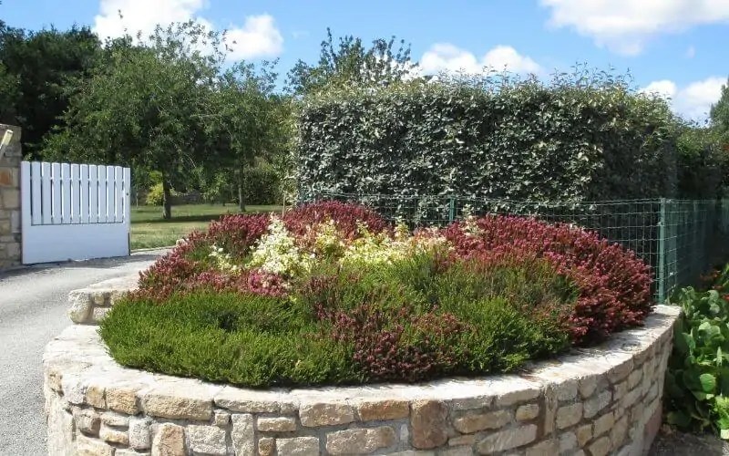How to Build a Stone Flower Bed Border (5 Quick Steps)