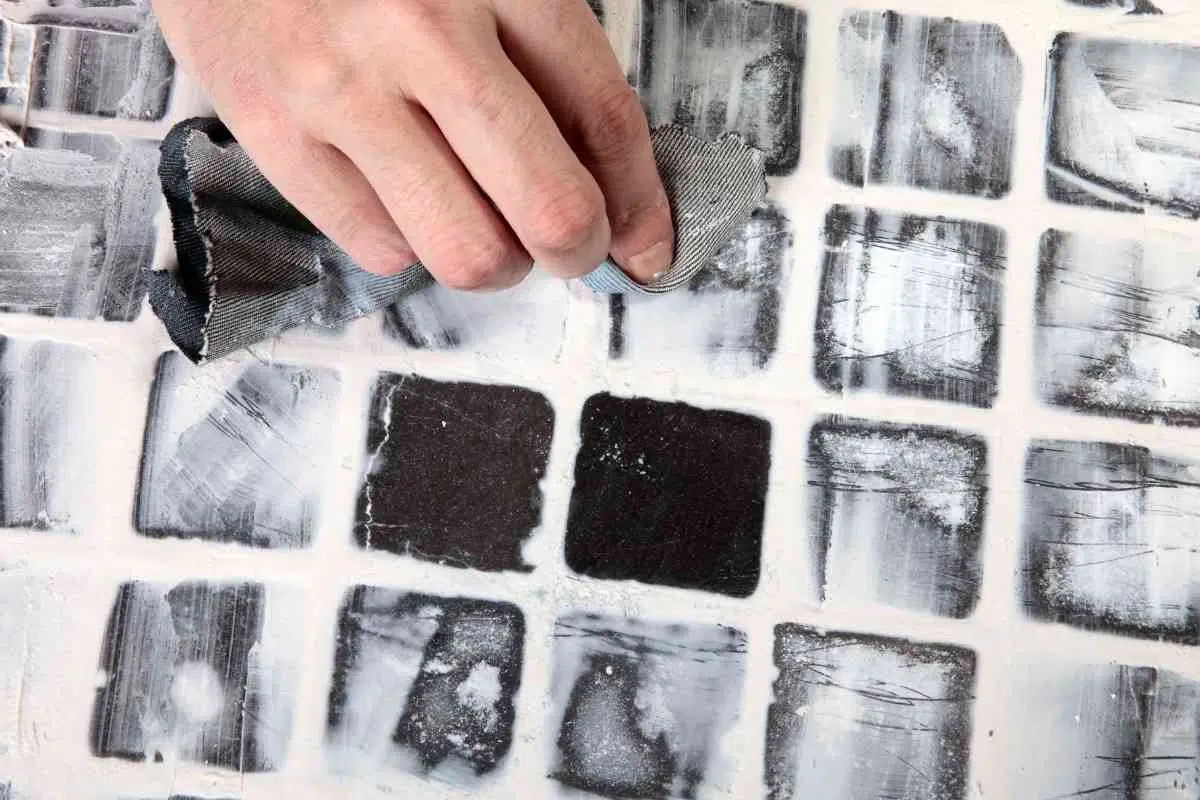 How To Paint Grout Lines (4 Easy Steps)