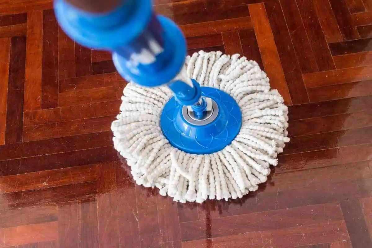 How to Clean Plaster Dust off Laminate Floors