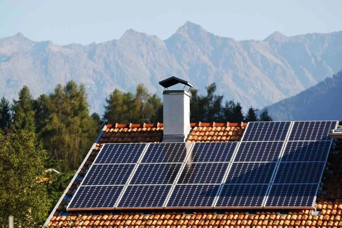 How Many Solar Panels to Run an Air Conditioner? (Answered)