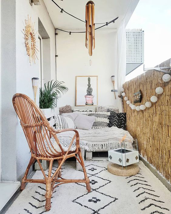 25 Stylish Balcony Rug Ideas That Show Off Your Personality HomeMydesign