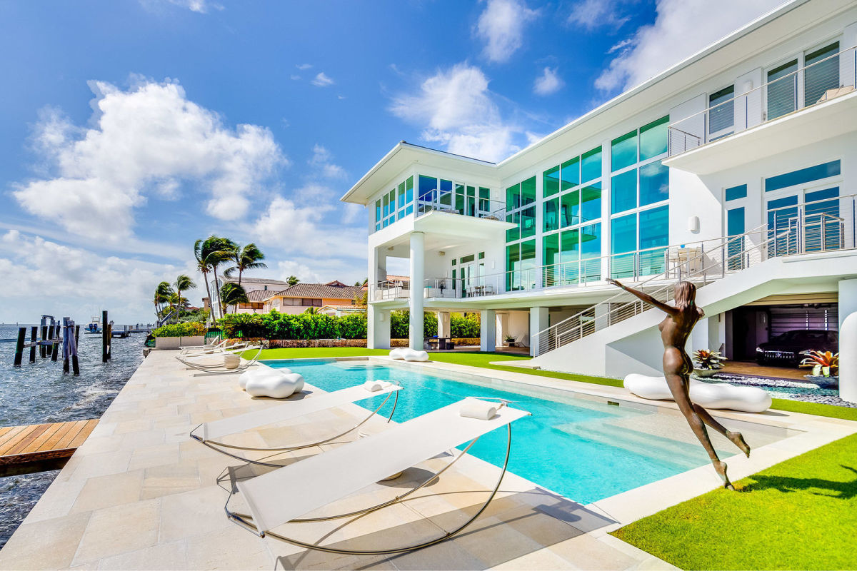 Home Of The Day A Glamorous Bayfront Estate In Coveted Sunrise Harbour