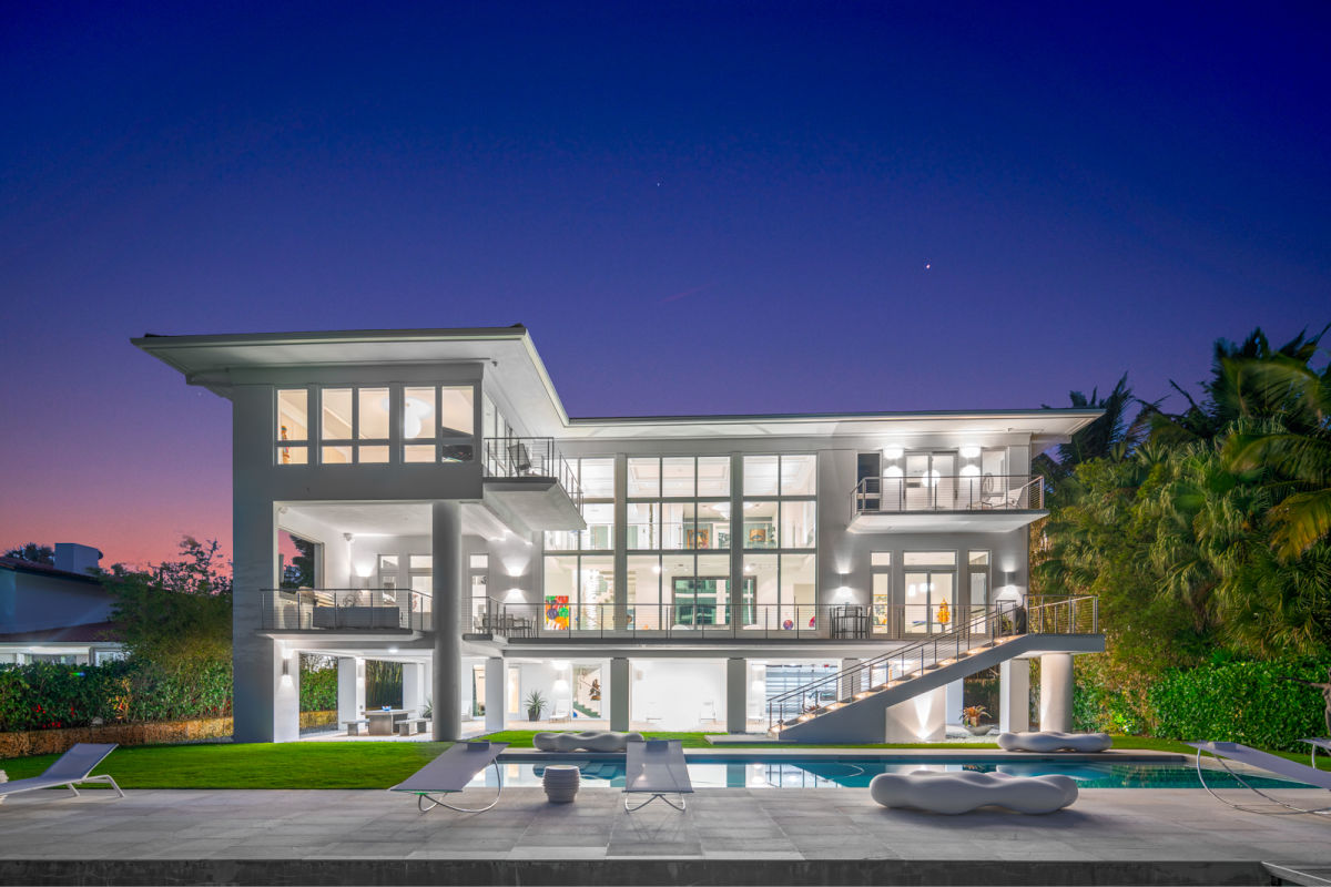 Home Of The Day A Glamorous Bayfront Estate In Coveted Sunrise Harbour