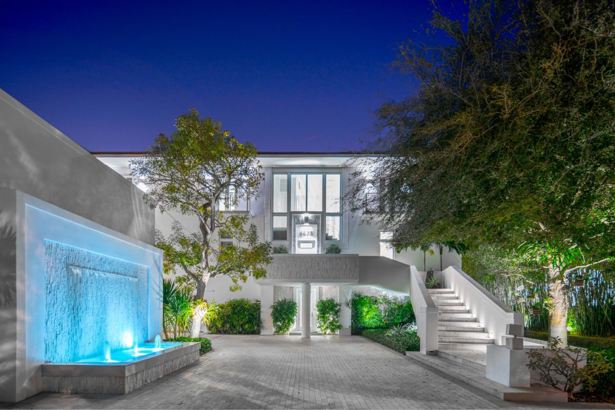 Home Of The Day A Glamorous Bayfront Estate In Coveted Sunrise Harbour