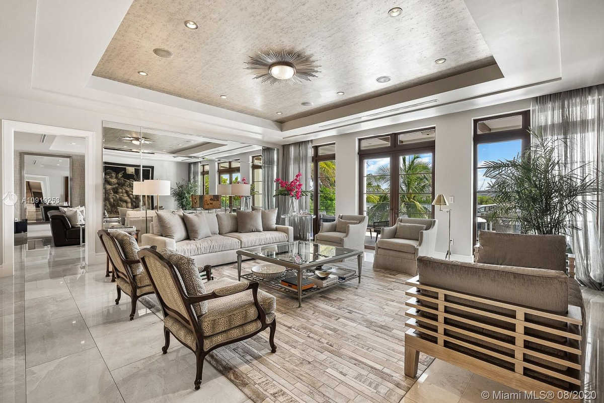 Home Of The Day A Palm Island Estate With Spectacular Skyline Views