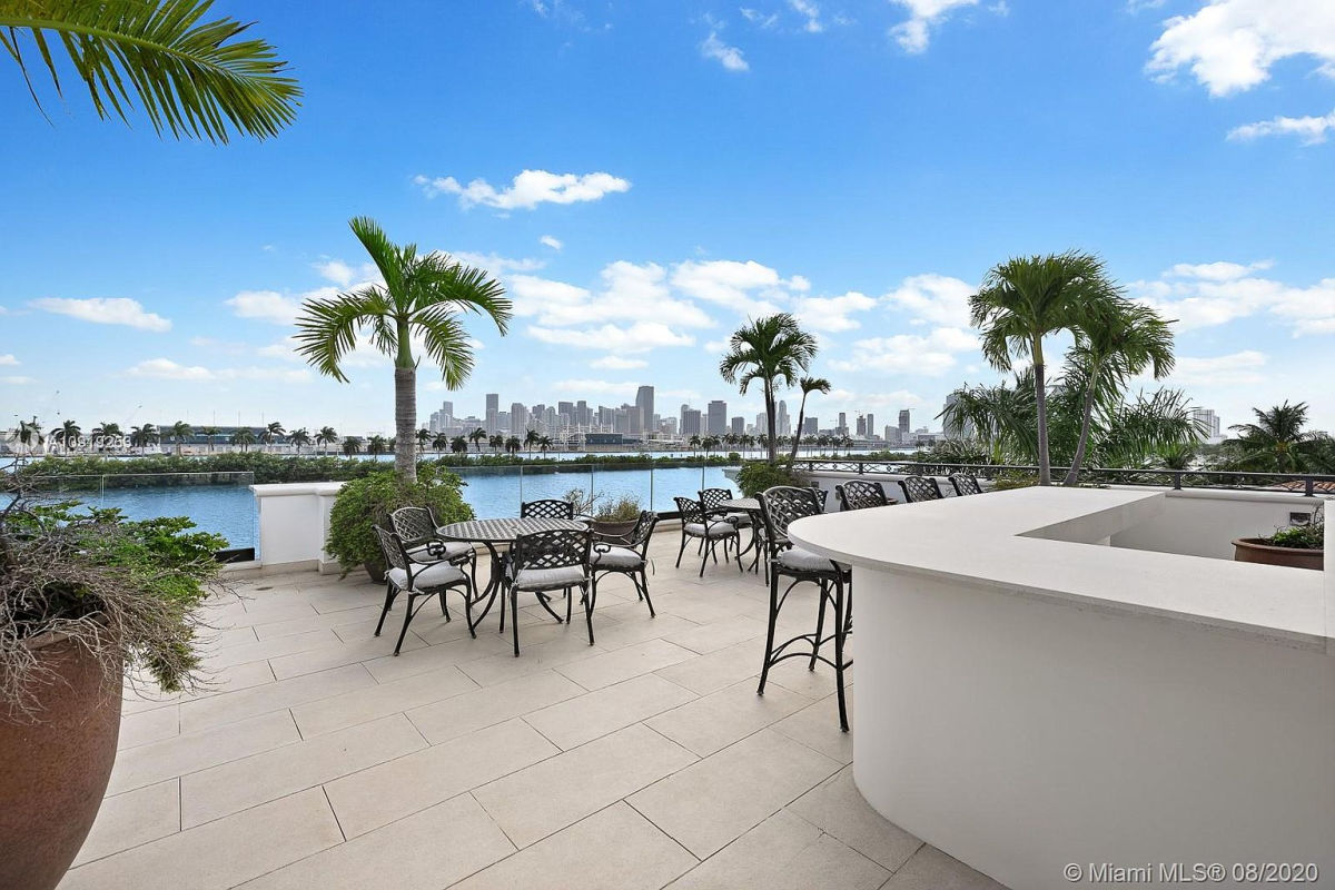 Home Of The Day A Palm Island Estate With Spectacular Skyline Views