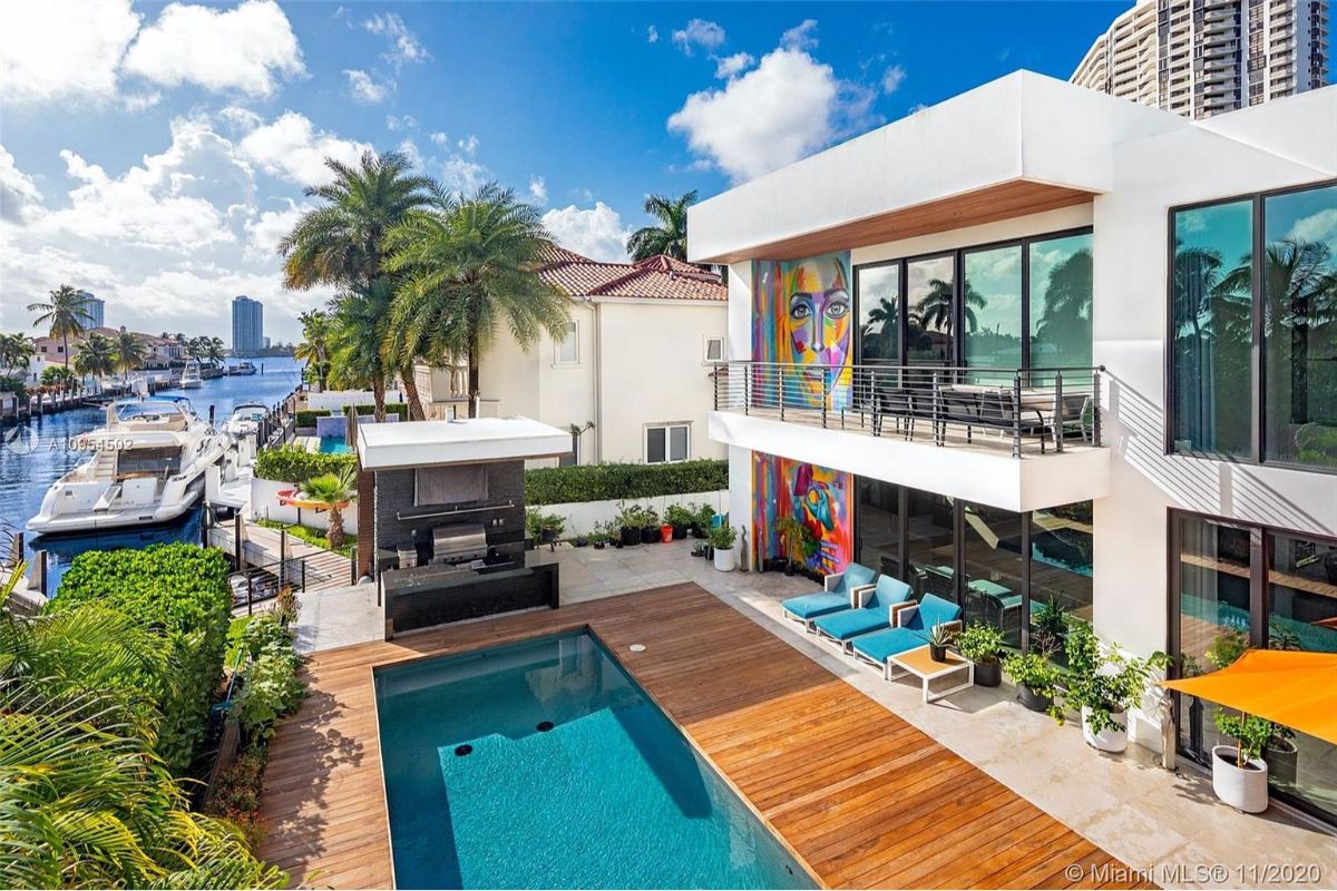 Home Of The Day A Chic & Modern Villa in Miami's Gated Eastern Shores