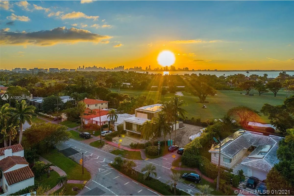 Home Of The Day A Signature Residence On Miami Beach's Coveted La