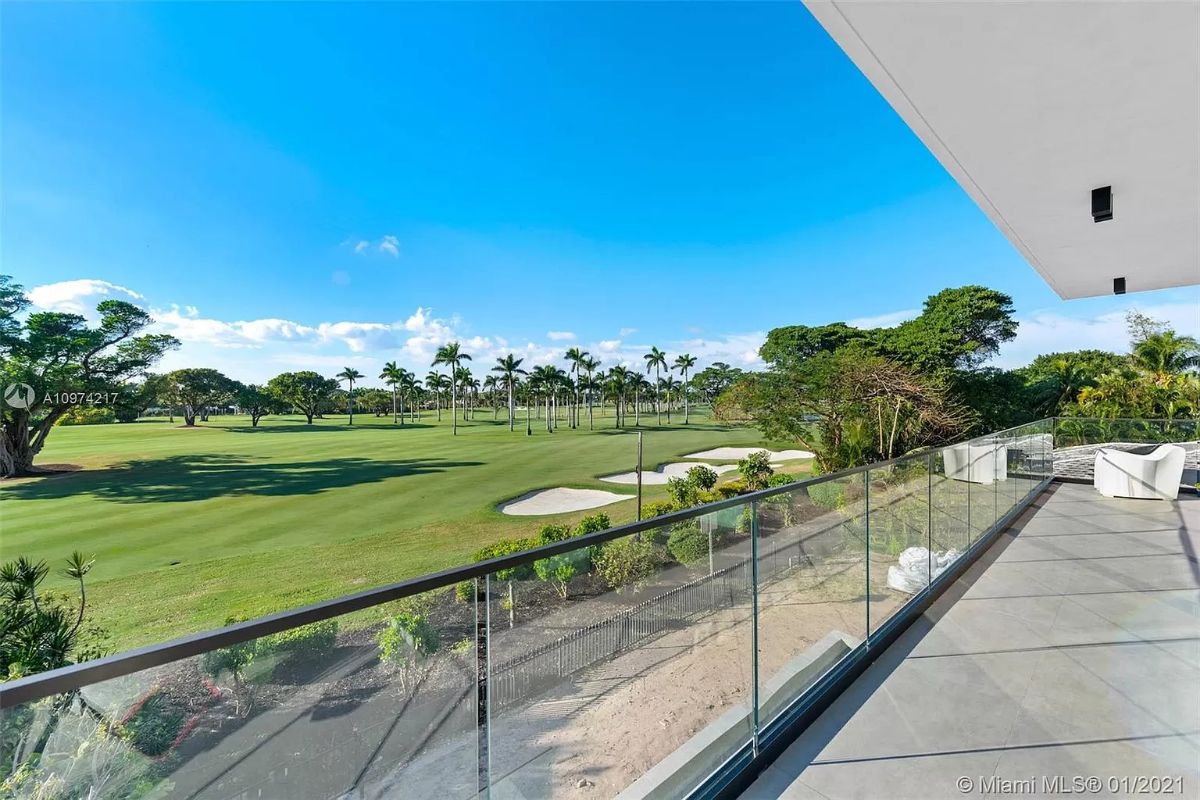 Home Of The Day A Signature Residence On Miami Beach's Coveted La