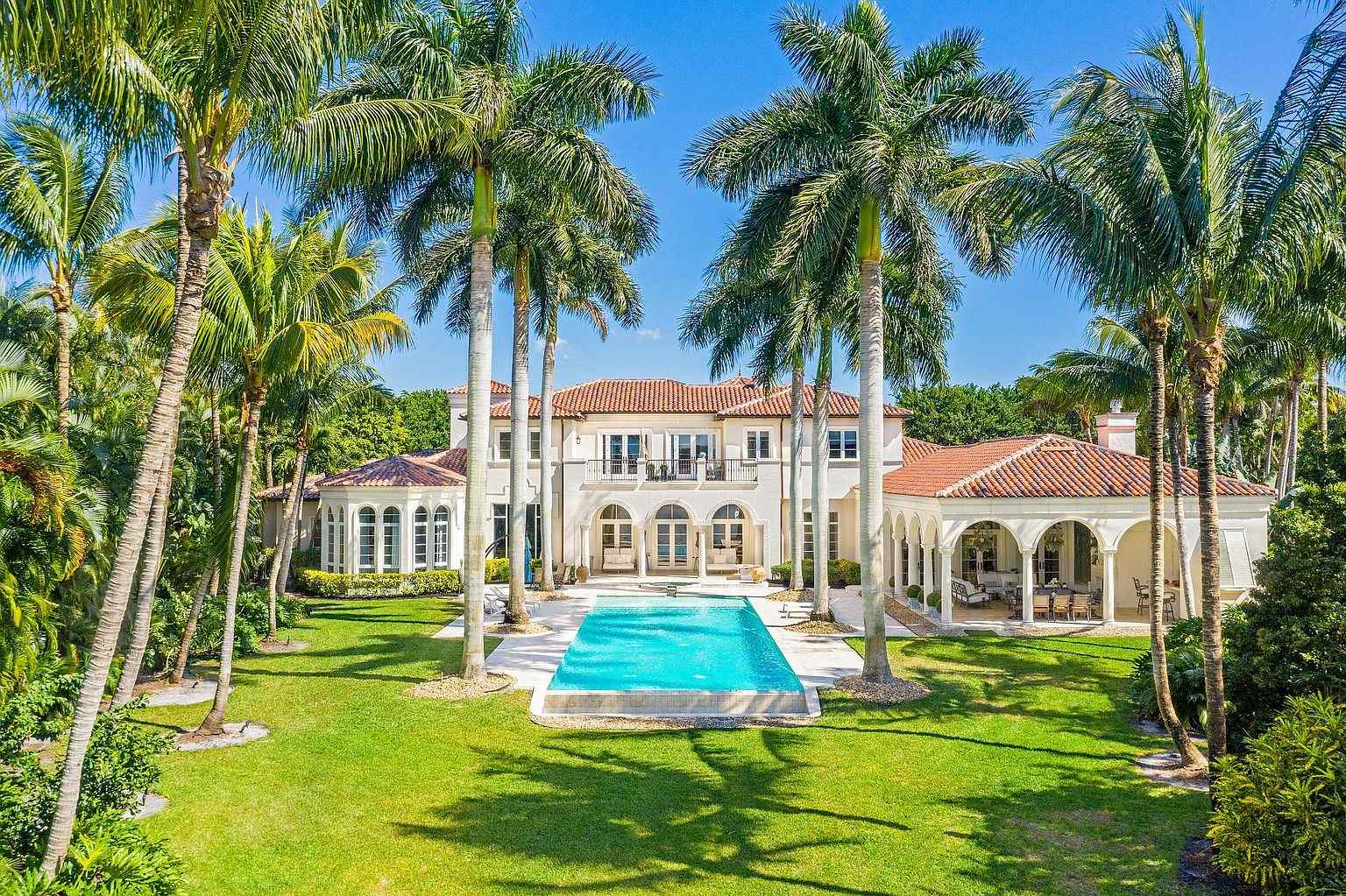 Home Of The Day A HamptonsStyle Lakefront Estate In Boca Raton