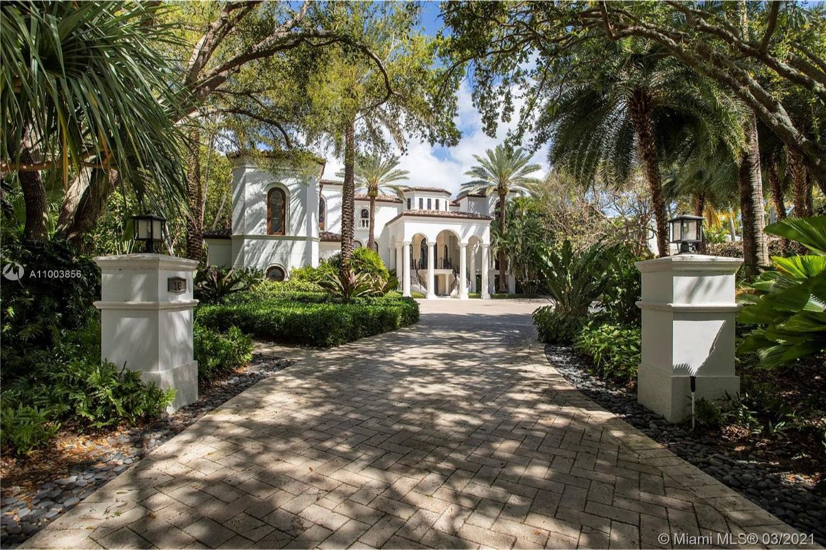 Home Of The Day A Majestic Mediterranean Estate In Exclusive Tahiti Beach