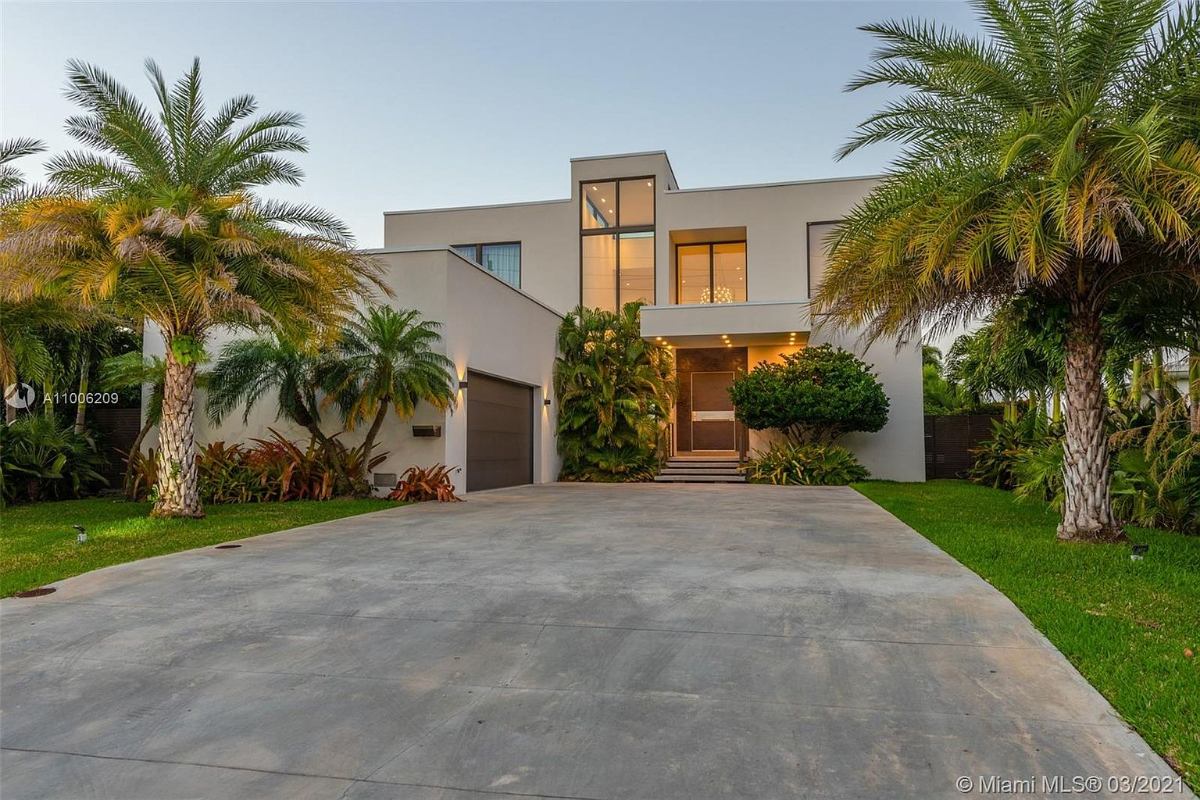 Home Of The Day A New Waterfront Jewel in Miami Beach's Normandy Shores