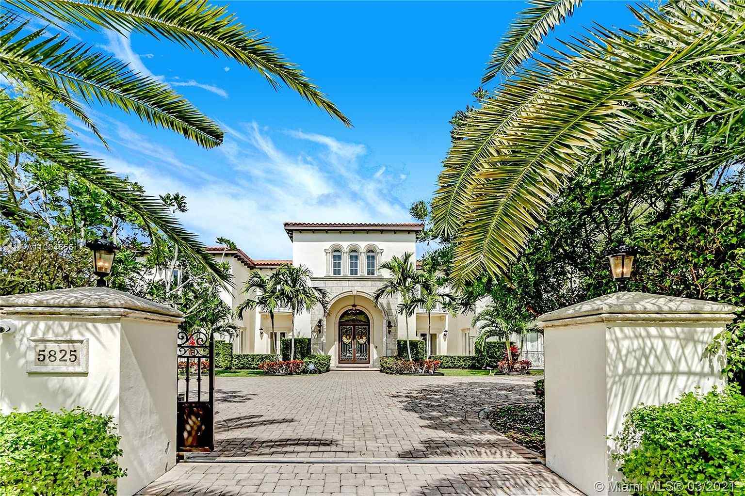 Home Of The Day A Spectacular CustomBuilt Dream Home In Pinecrest