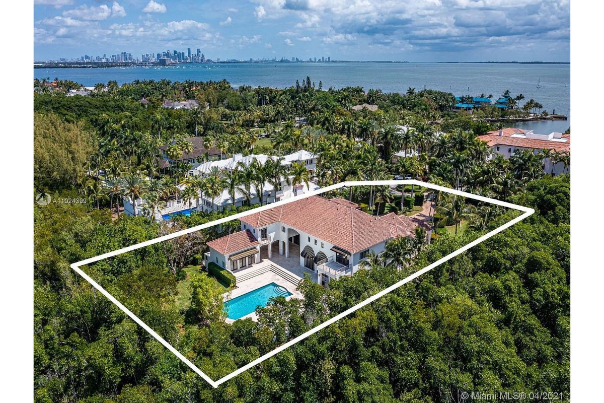 Home Of The Day A Stunning Mediterranean Estate In Exclusive Tahiti Beach