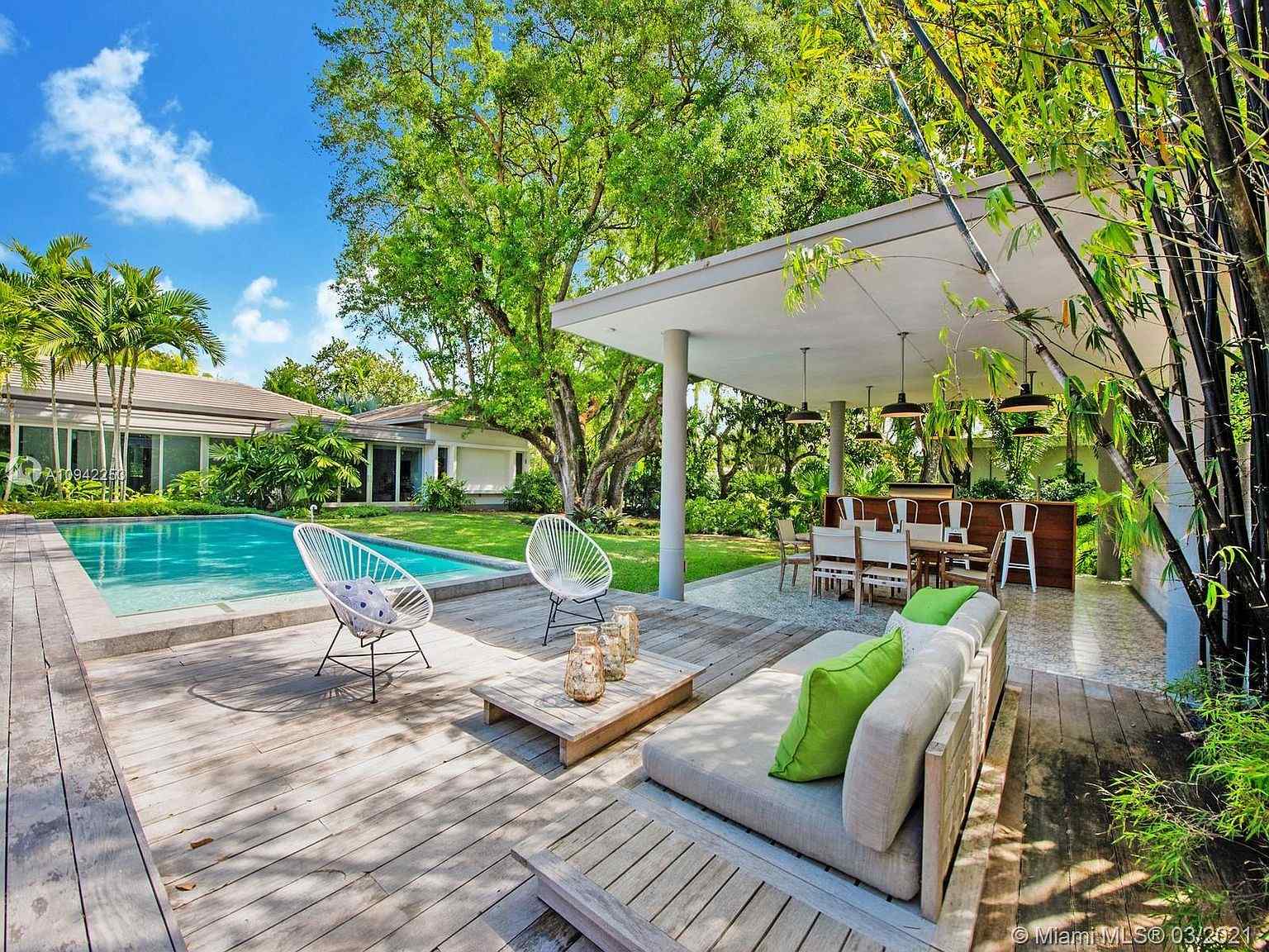 Home Of The Day A MidCentury Tropical Modern Estate In North Pinecrest