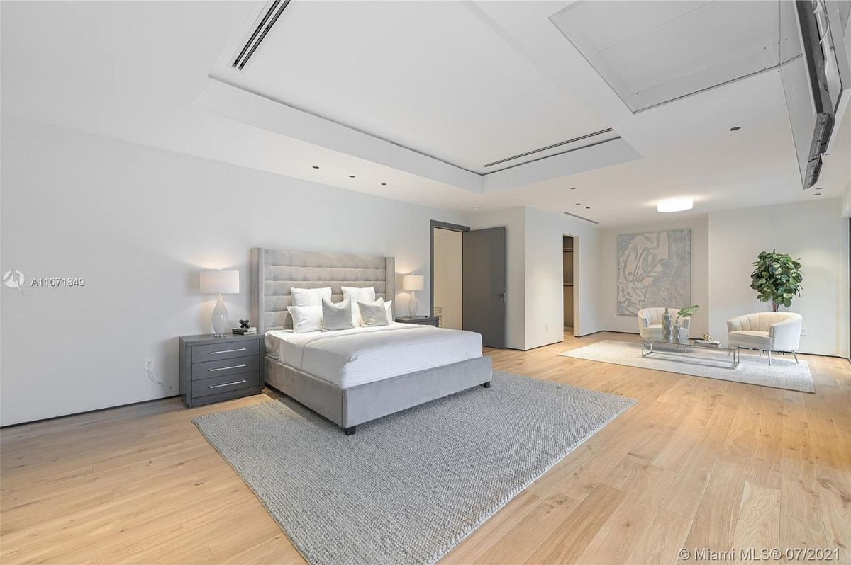Home Of The Day This Stunning Miami Lakes Residence Is A Must See!