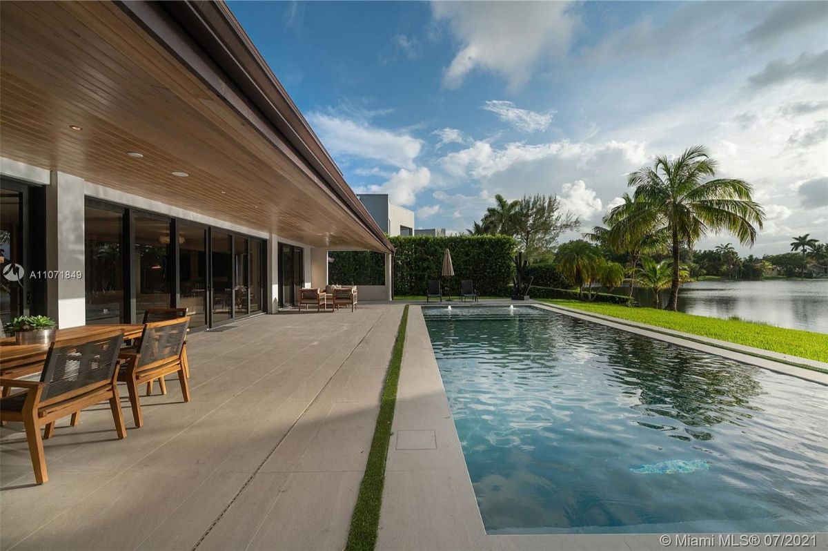 Home Of The Day This Stunning Miami Lakes Residence Is A Must See!
