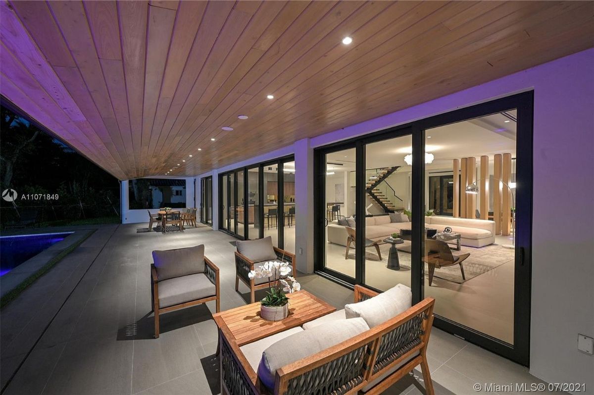 Home Of The Day This Stunning Miami Lakes Residence Is A Must See!