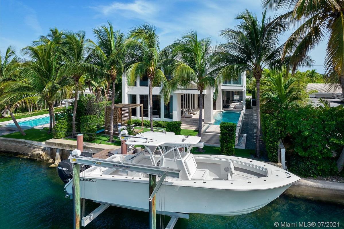 Home Of The Day Step Inside This Stunning Normandy Isle Masterpiece