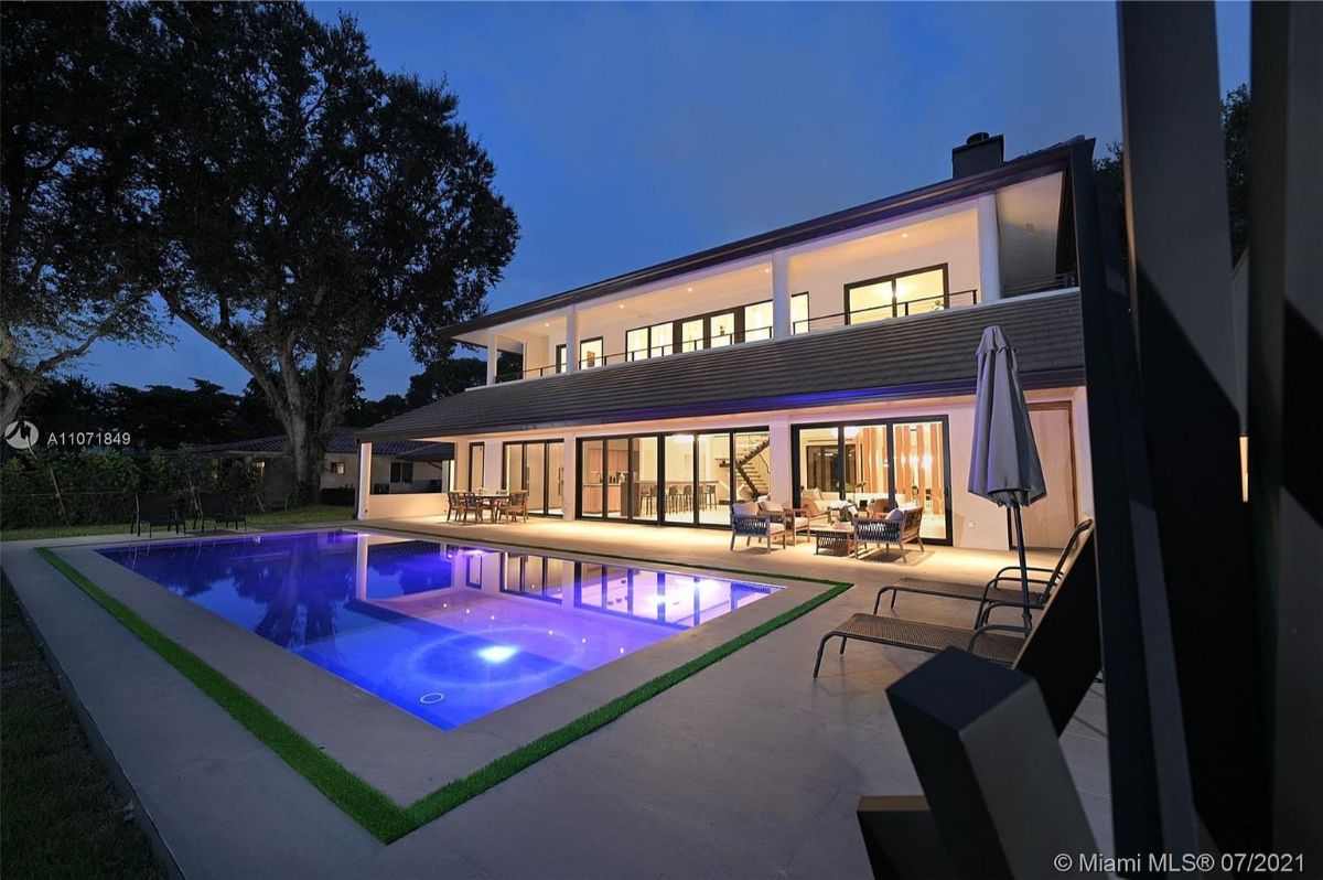 Home Of The Day This Stunning Miami Lakes Residence Is A Must See!