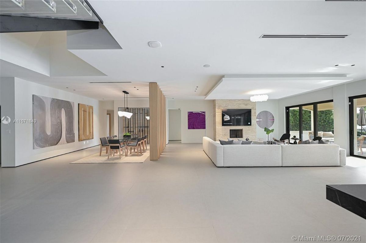 Home Of The Day This Stunning Miami Lakes Residence Is A Must See!