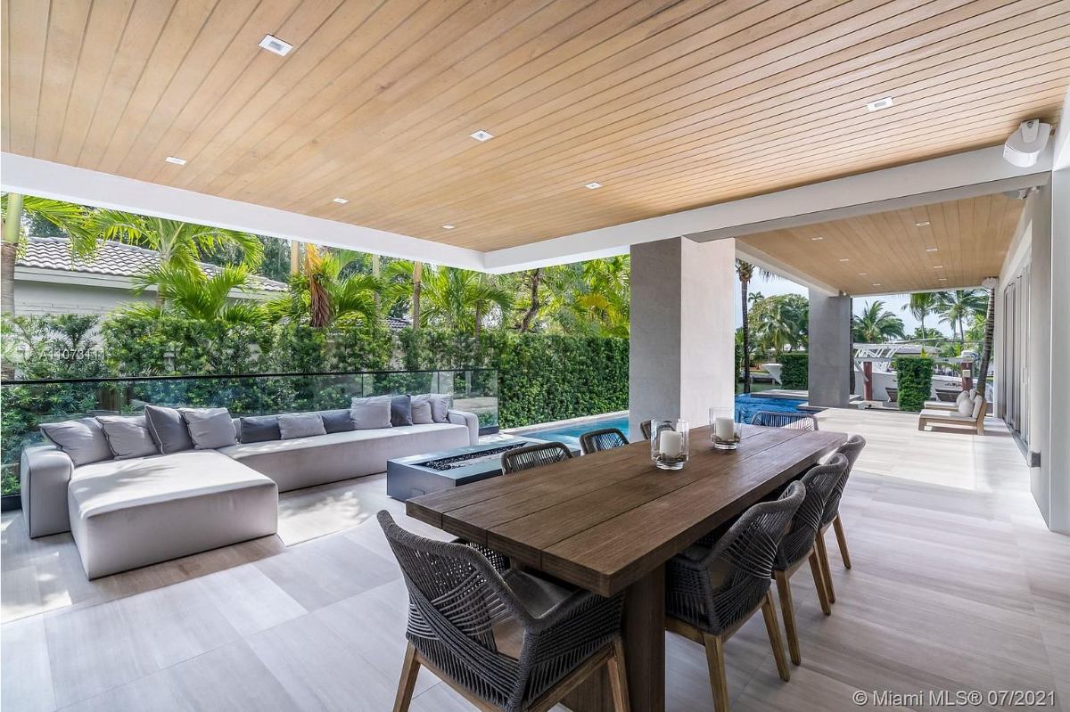 Home Of The Day Step Inside This Stunning Normandy Isle Masterpiece