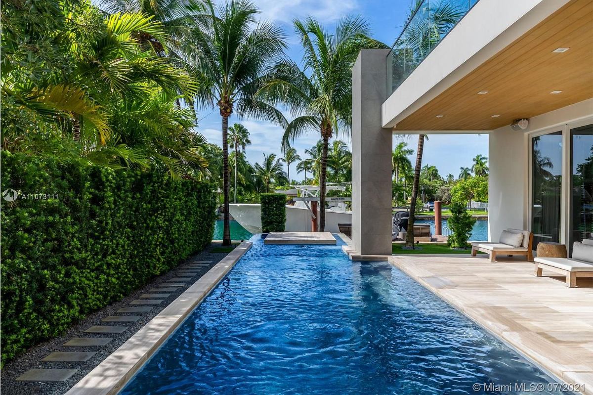 Home Of The Day Step Inside This Stunning Normandy Isle Masterpiece