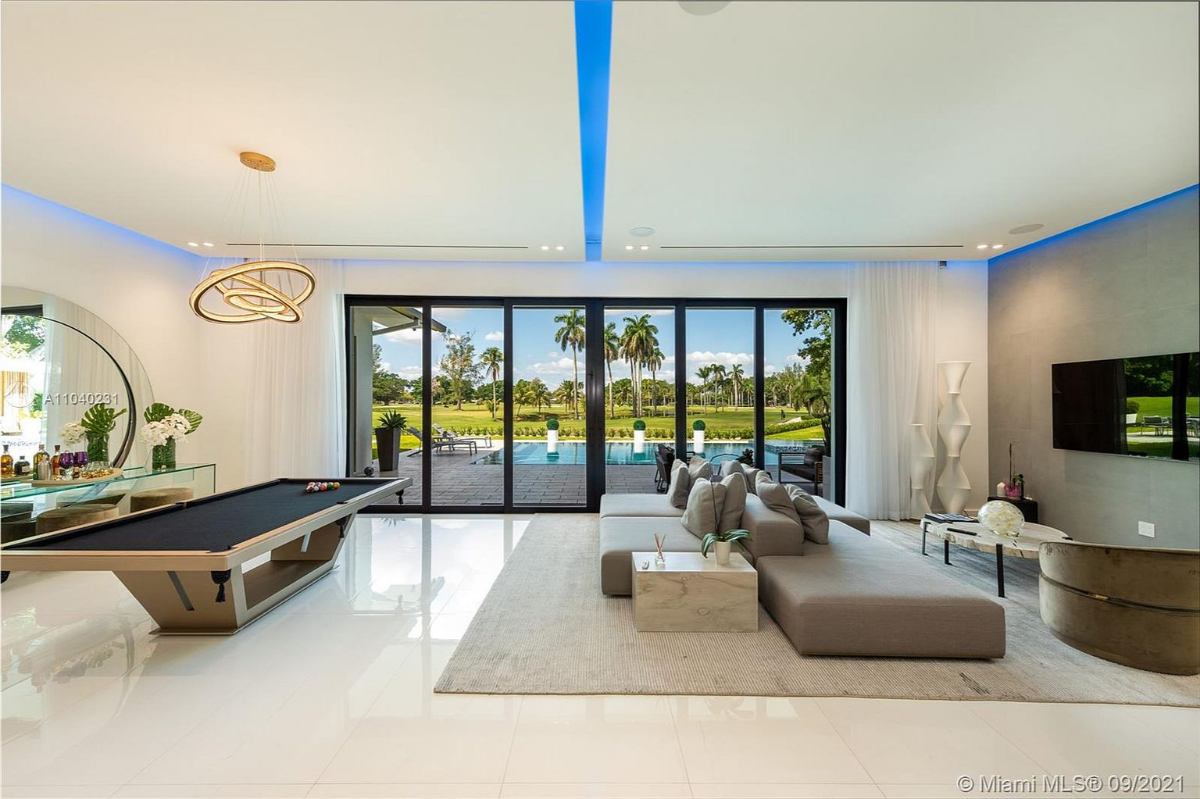 Home Of The Day Spectacular Golf Course Home In Miami's Loch Lomond
