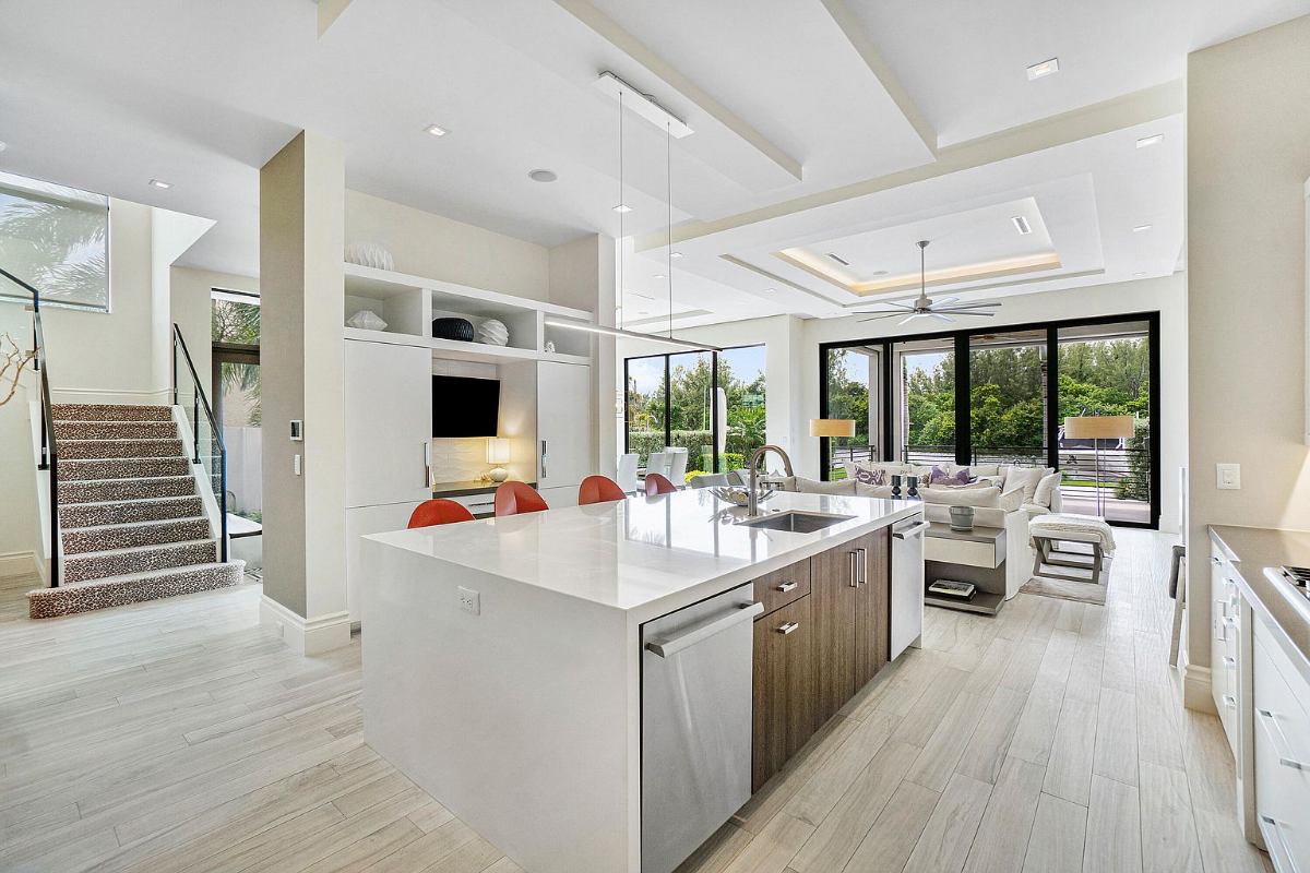 Home Of The Day An Impressive Townhome With Intracoastal Views In