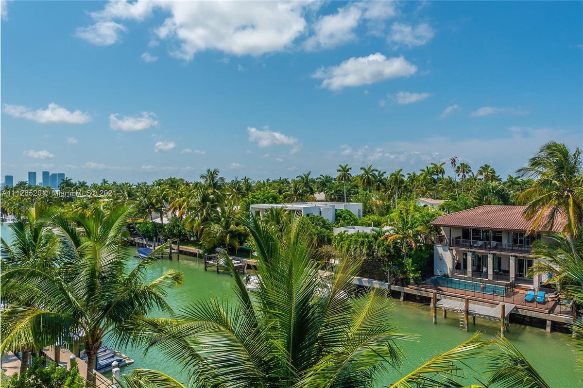 Home Of The Day A Stunning Waterfront Penthouse At Palau Sunset Harbour