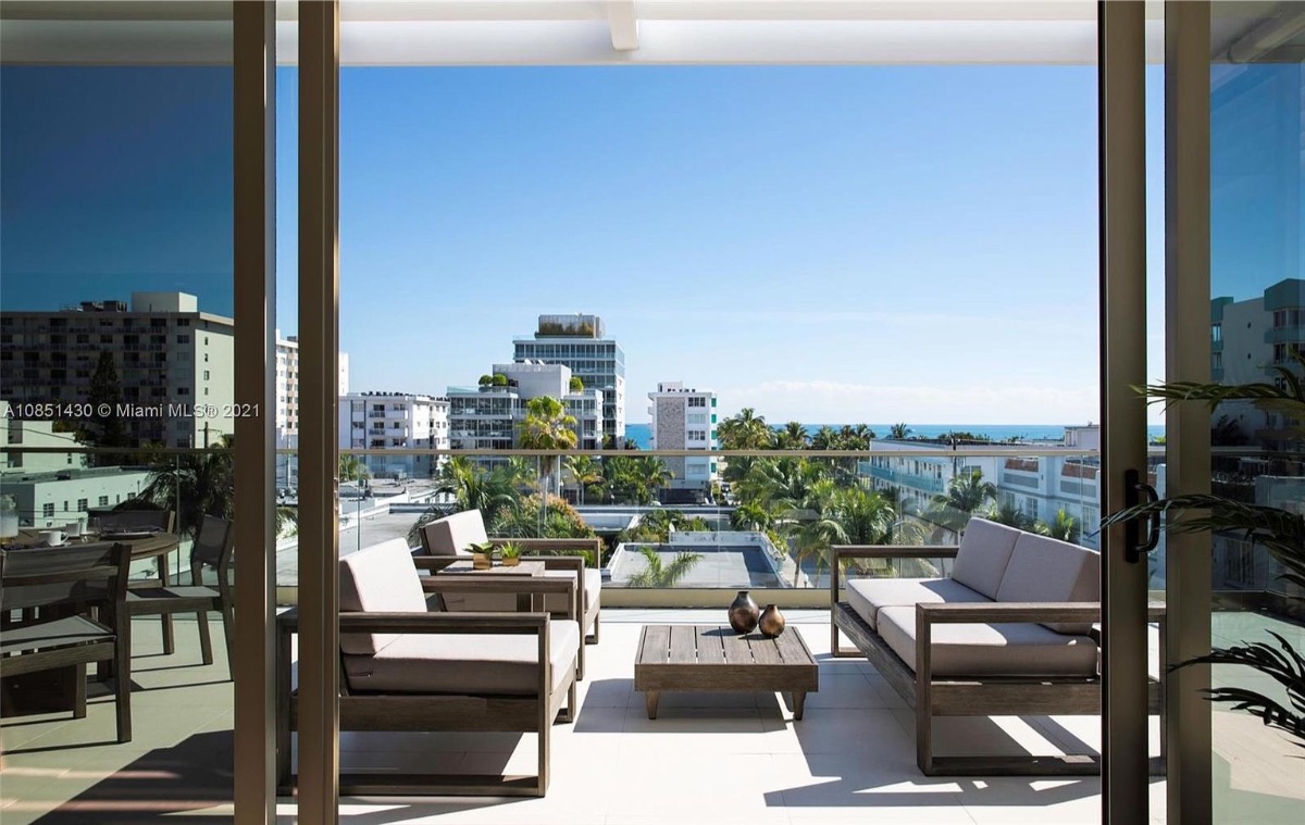 Home Of The Day A Luxurious Corner Penthouse In Miami Beach's