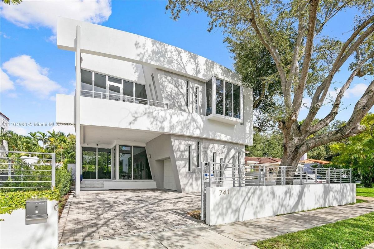 Home Of The Day Modern Luxury In Miami's Belle Meade Neighborhood