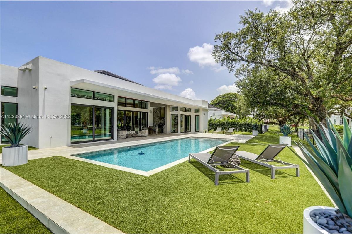 Home Of The Day An Impressive Modern Residence In Desirable Oak Park