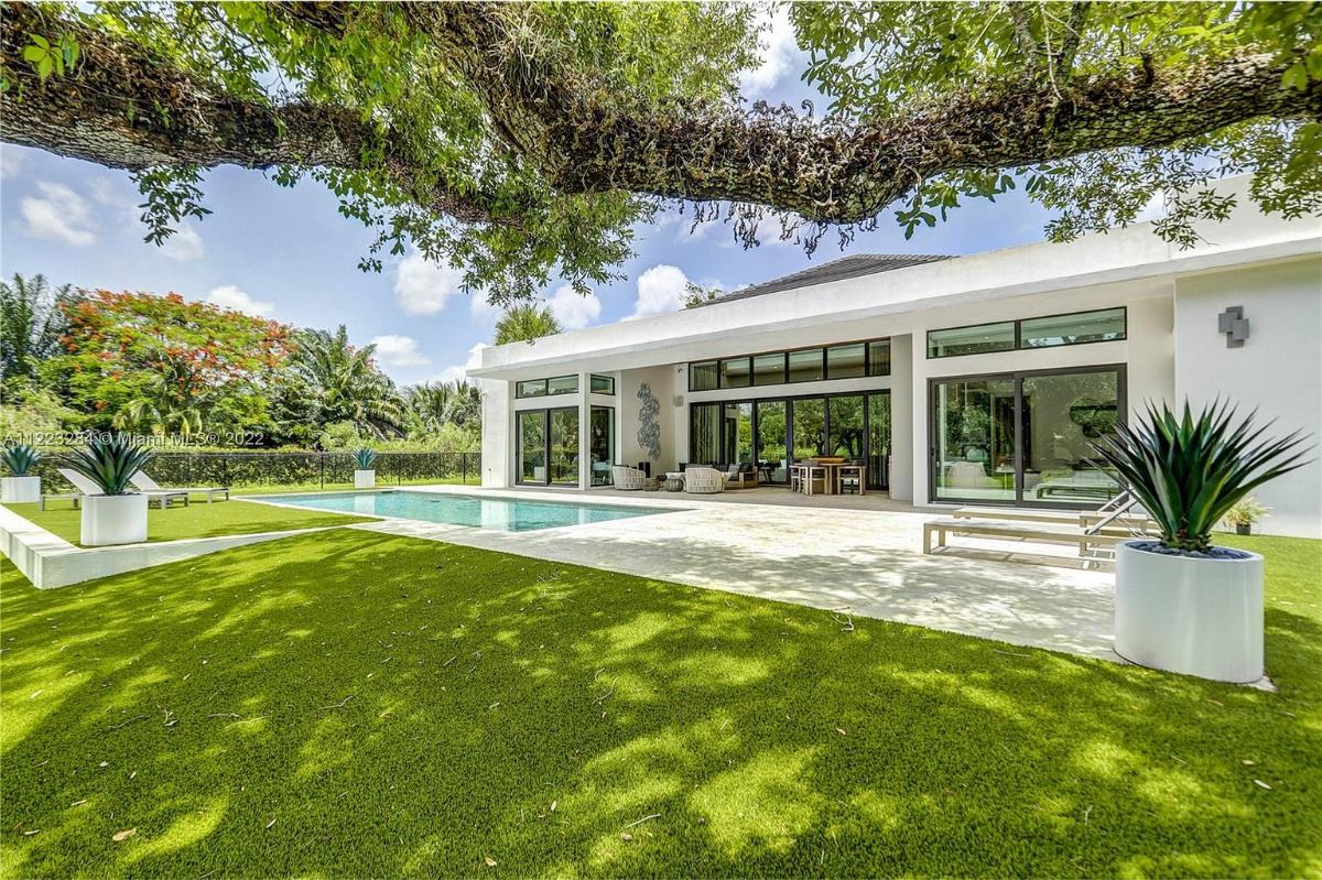 Home Of The Day An Impressive Modern Residence In Desirable Oak Park