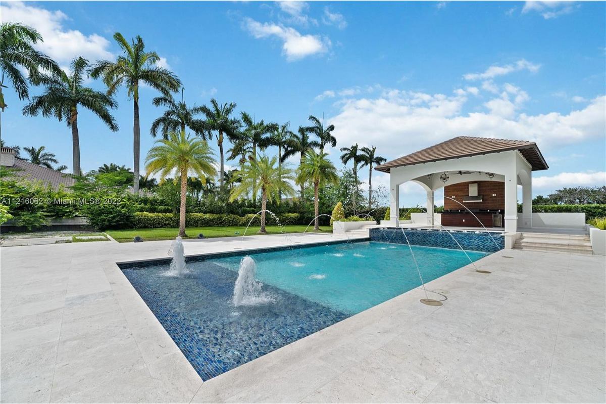 Home Of The Day A Modern Ranch Estate In Miami's Horse Country